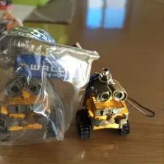 ウォーリー　前売り限定ストラップ　ピクサー　ディズニー　2個セット