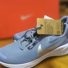 新品タグ付きナイキレボリューション7ランニング２６．５センチ