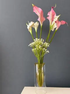 カラーリリーと小花の造花ブーケのサムネイル