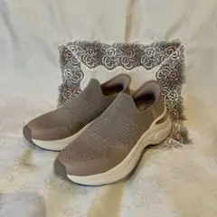 【美品♡】Skechers Slip-Ins ベージュ スニーカー