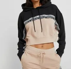 アディダス adidas Cropped Hoodie　クロップド丈　パーカー