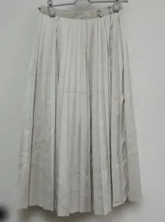 ユニクロ アシンメトリープリーツスカートアイボリー