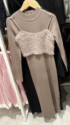 リブ編みファー付き長袖ニットワンピース