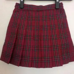 赤と黒のチェック柄プリーツスカート