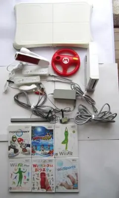Wii本体他（マリオカート＆ハンドル、ファミリーフィッシング＆竿コン、他色々）