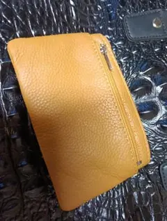 財布　結構大き目です。カード小銭入れ　新品　未使用　本革イエローレディースメンズ
