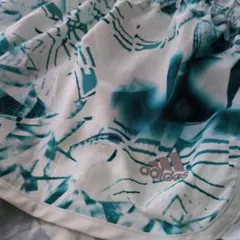 adidas グラフィックプリント ショートパンツ