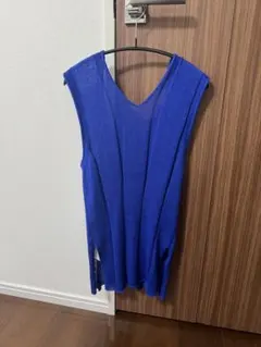 新品タグ付 ISSEY MIYAKE✨ノースリーブトップス　ブルー