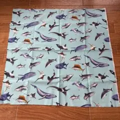 魚柄の綿生地 水色　ハギレ　52cm✖️52cm