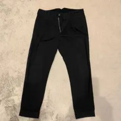 エンジニアードガーメンツ黒のテーパードスラックス