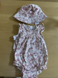 ベビーギャップ　花柄ロンパースと帽子セット