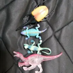 恐竜 虫 フィギュア