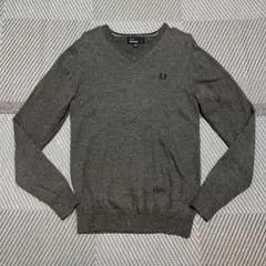 美品】FRED PERRY ニットセーター グレー 刺繍ロゴ トラッド 仕事 