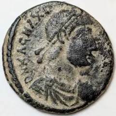 古代ローマ銀貨 デナリウス M·TVLLI 女神ローマクアドリガ 穴あき加工 古代ローマ銀貨 デナリウス M·TVLLI 女神ローマクアドリガ 穴