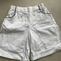 bebeホワイト ボタン付き ハーフパンツ