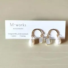 No.594　ガラスと淡水パール*half circle∴ピアス(チタン芯)