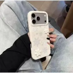 iPhone17promax用ケース 雪の結晶 立体モチーフ ホワイト