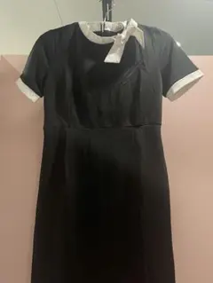 エステ　リボン付きブラックミニワンピース