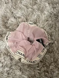 CHANEL ロゴ チェーン柄 シュシュ ヘアアクセサリー - メルカリ