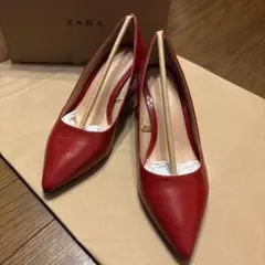 ZARA レッド エナメル パンプスのサムネイル