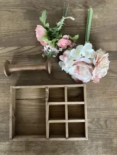 ナチュラルな雑貨　木製トレー・造花・糸巻き