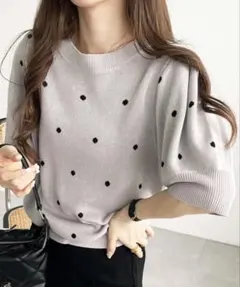 ドット柄トップス
