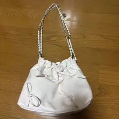 ホワイト ギャザー付きショルダーバッグ