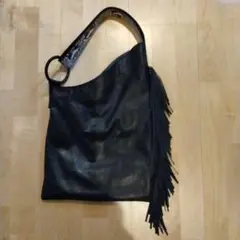 フリンジ付きレザートートバッグ