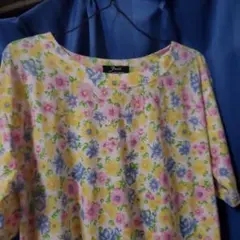 Four Seasons 花柄 Tシャツ