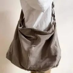 メッセンジャーバック　ショルダーバッグ 肩掛け ニュースペーパー　斜め掛け