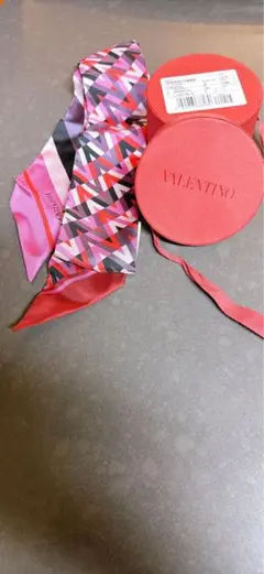 VALENTINO ヴァレンティノシルク スカーフ ピンク系のサムネイル