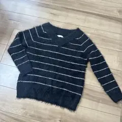 【セシルマクビー】黒と白のストライプ Vネック長袖ニット