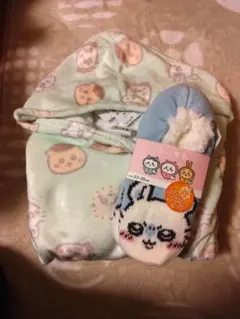 ちいかわ　ルームウェア&モモンガもこもこ靴下２点セット