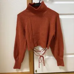 オレンジ タートルネック クロップドセーター