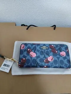 新品・未使用 COACH 長財布 チェリー柄 ブルー - メルカリ
