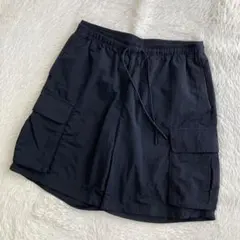美品 GU ジーユー ワイド カーゴショートパンツ ナイロン ブラック ナイロンのサムネイル