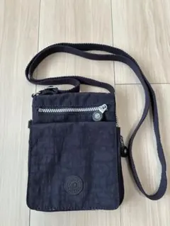 Kiplingショルダーバッグ　斜め掛け　ネイビー