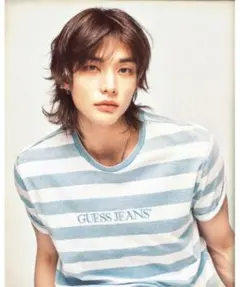 ヒョンジン GUESS Tシャツ Starykids - メルカリ
