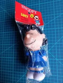 コナグラ社製スヌーピーのルーシーの可愛いソフビフィギュア