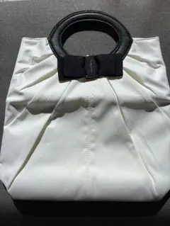 Salvatore Ferragamo ホワイト ハンドバッグ