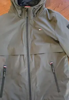 TOMMY HILFIGER 耐水ナイロンジャケットS カーキ　止水ジッパー