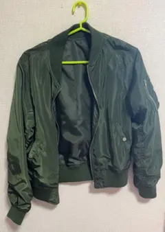 オリーブグリーン MA-1ジャケット