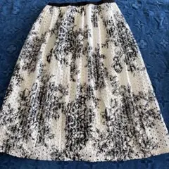 上品 モノトーン フラワー レース フレアスカート 38 新品花柄 日本製