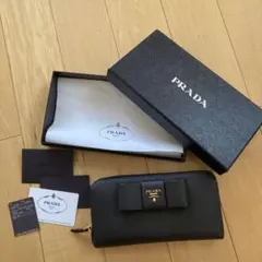 プラダ　長財布