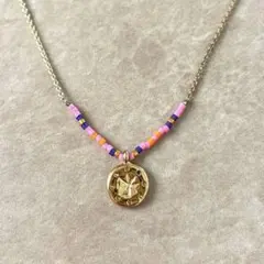 AGATHA アガタパリ　カラフルビーズ　メダル　ネックレス　ゴールド　ピンク
