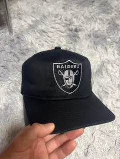 90s RAIDERS ブラック キャップ 90s NFL RAIDERS ロゴ刺繍 キャップ 黒 - Sixpacjoe Web Shop