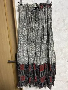 インド製フレアスカート 白黒赤 パターン入り