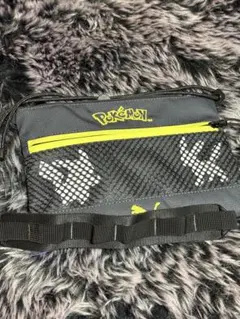 公式完売pokemon PUMA ポケモン サコッシュ　ブラッキー　ピカチュウ