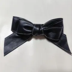 黒 合成皮革 リボン型ヘアピン　バレッタ　大きめリボン