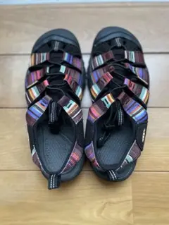 マルチカラー ストラップ付きサンダル